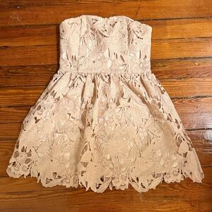Chic Strapless Lace Mini Dress in Cream